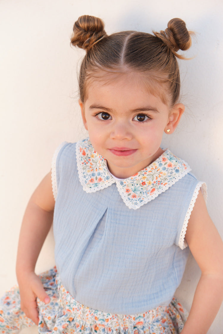 Camisa celeste niña