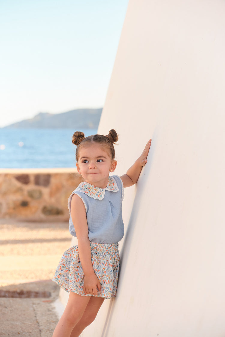 Camisa celeste niña