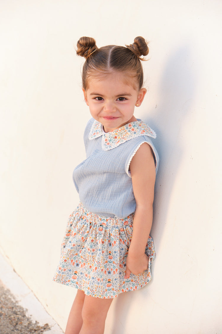 Camisa celeste niña