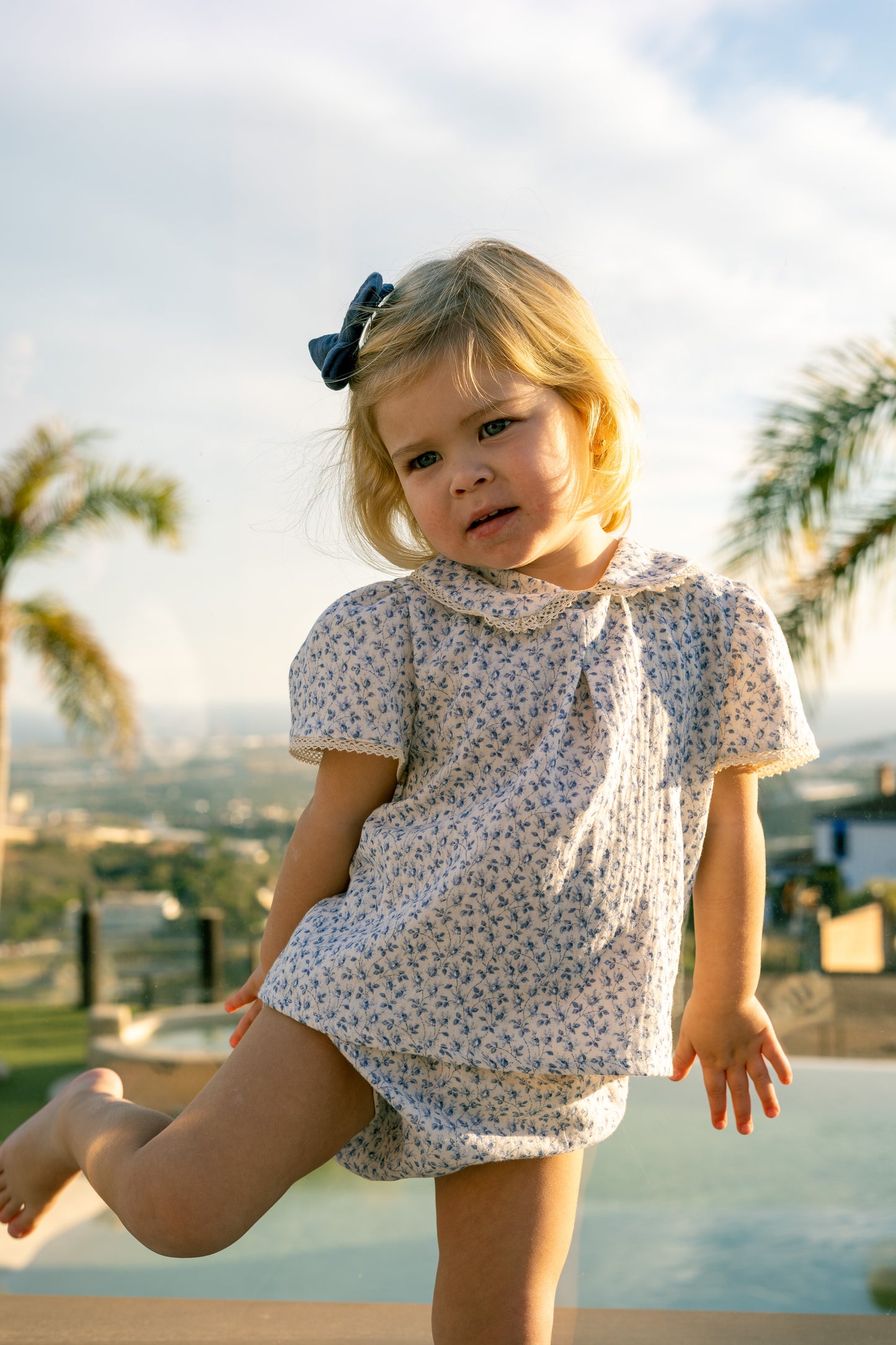 Camisa cuello bebé flores