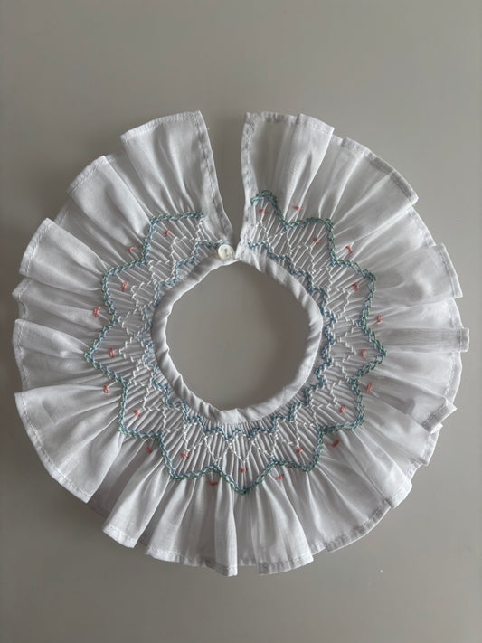 Cuello smock celeste