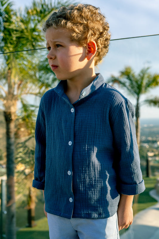 Camisa azul niño