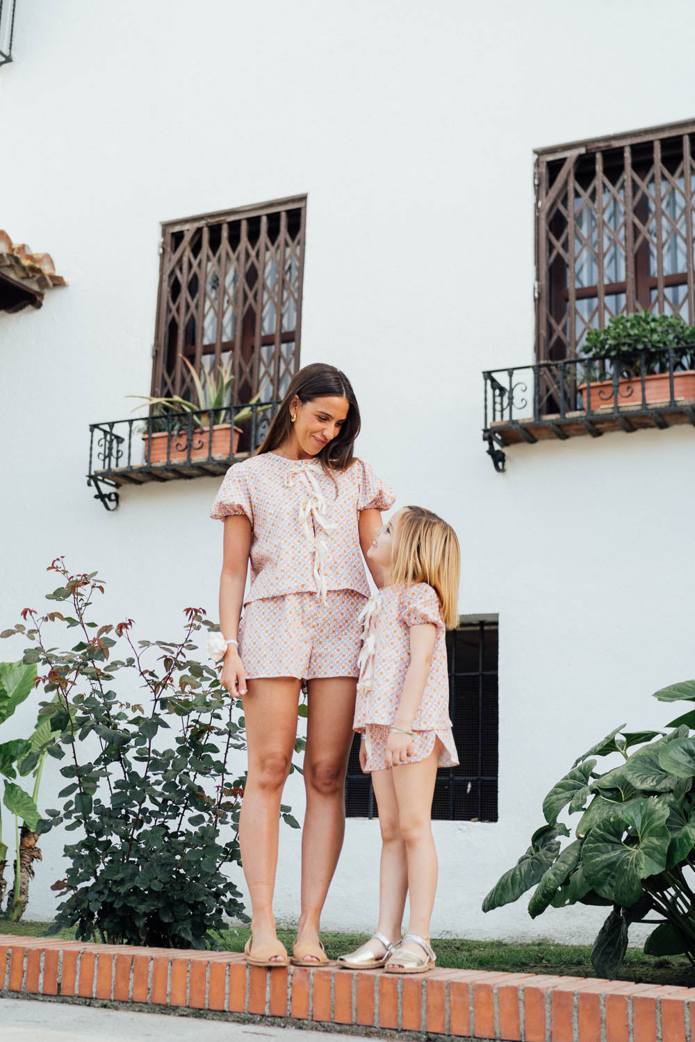 Pantalón corto flores niña